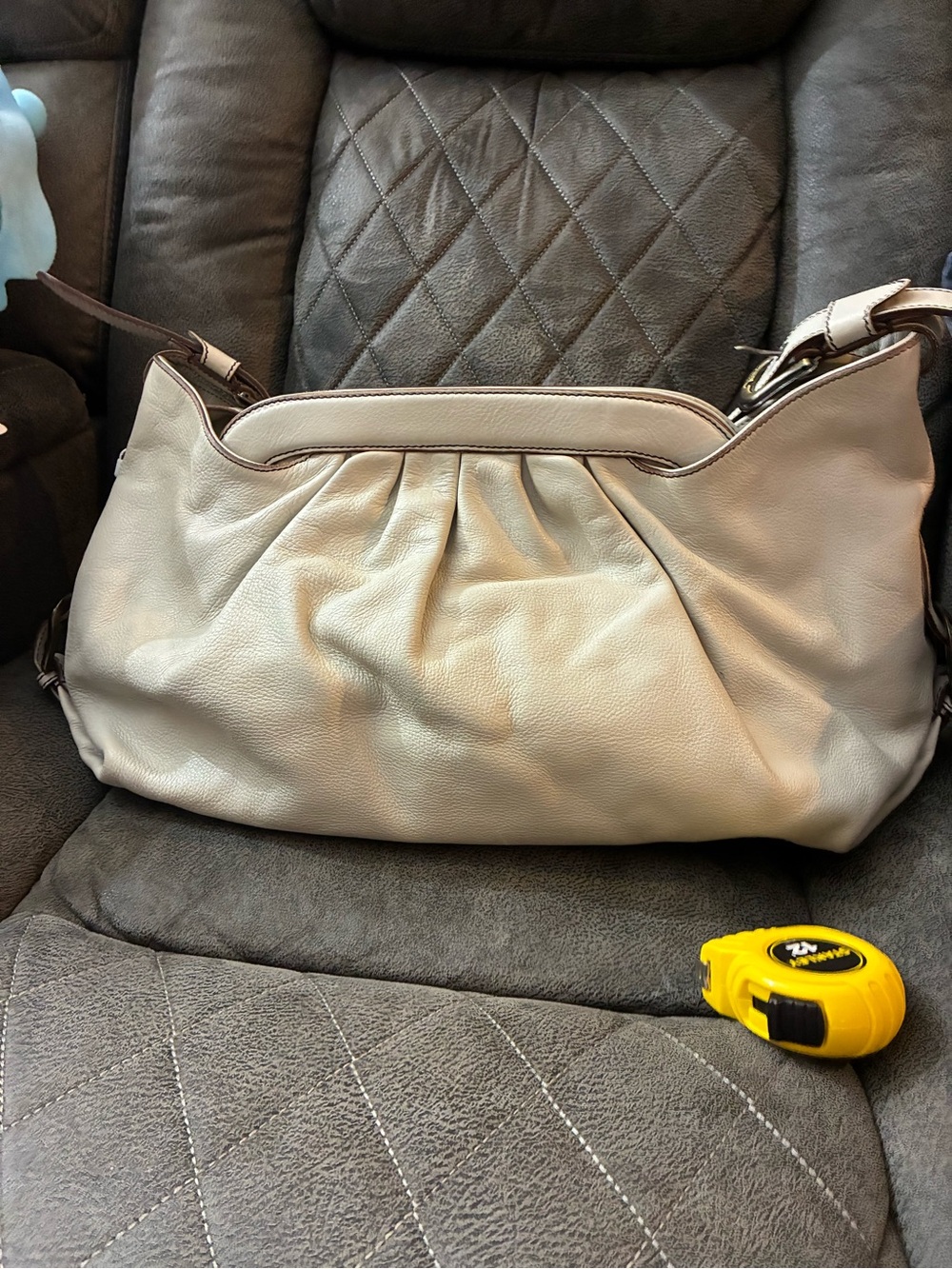 Authentic Fendi Women’s Soft Leather Shoulder Bag in Light Gray - Picture 3 of 10